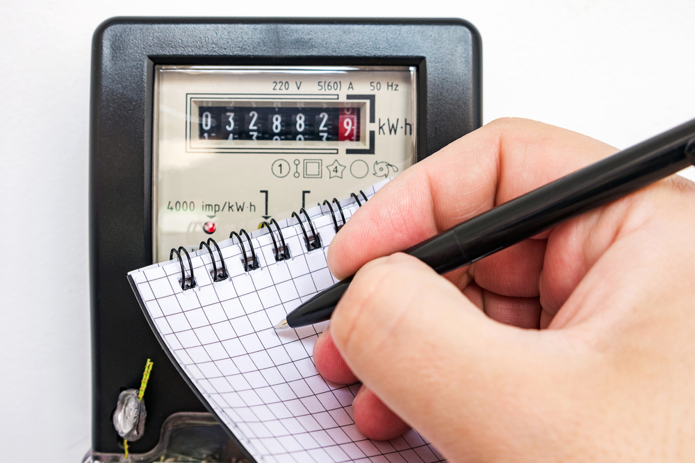 does heater or ac use more electricity